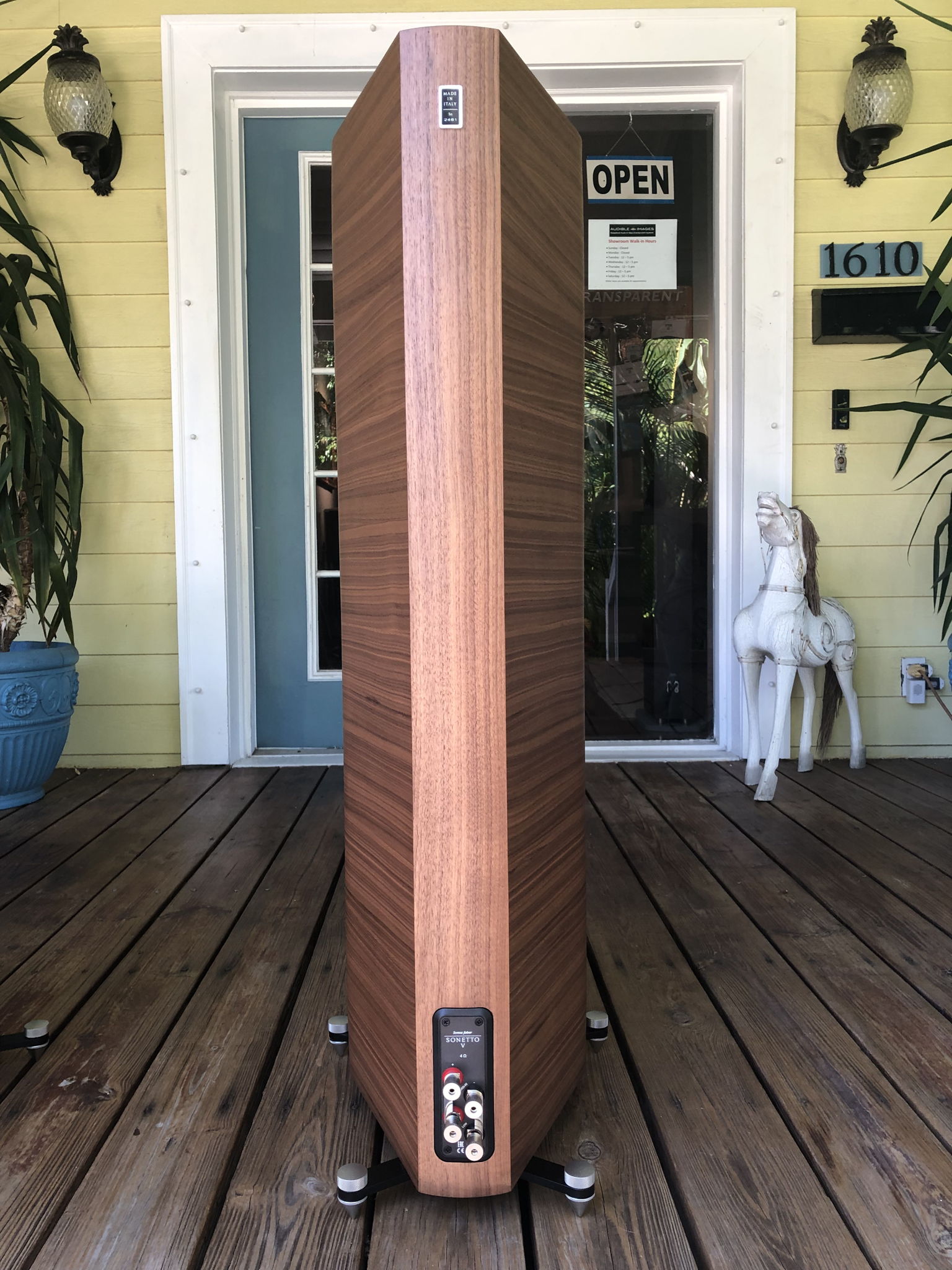 Sonus Faber Sonetto V floorstanders in Walnut 8