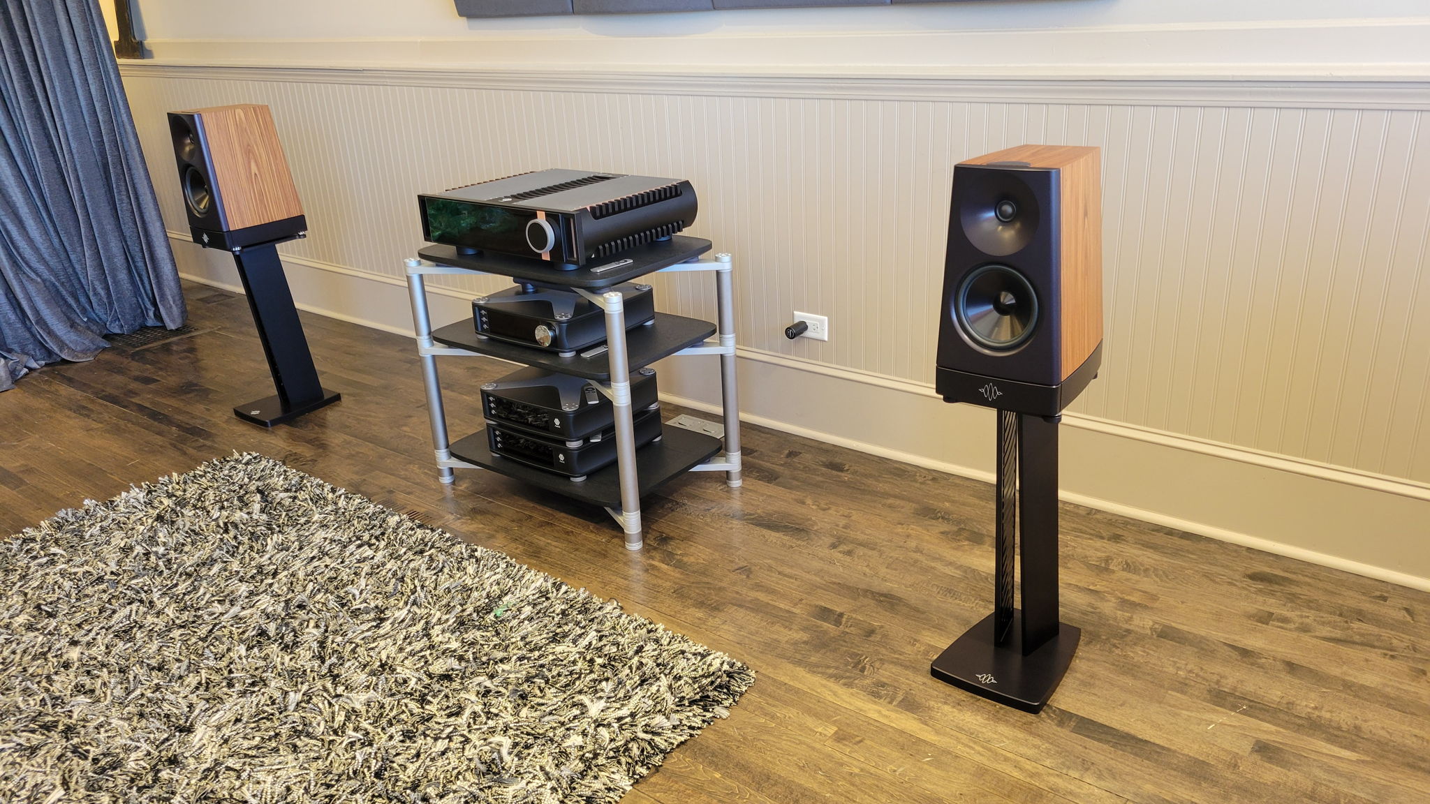 YG Acoustics - Tor - Monitors with Stands - Flamed Rose... 2
