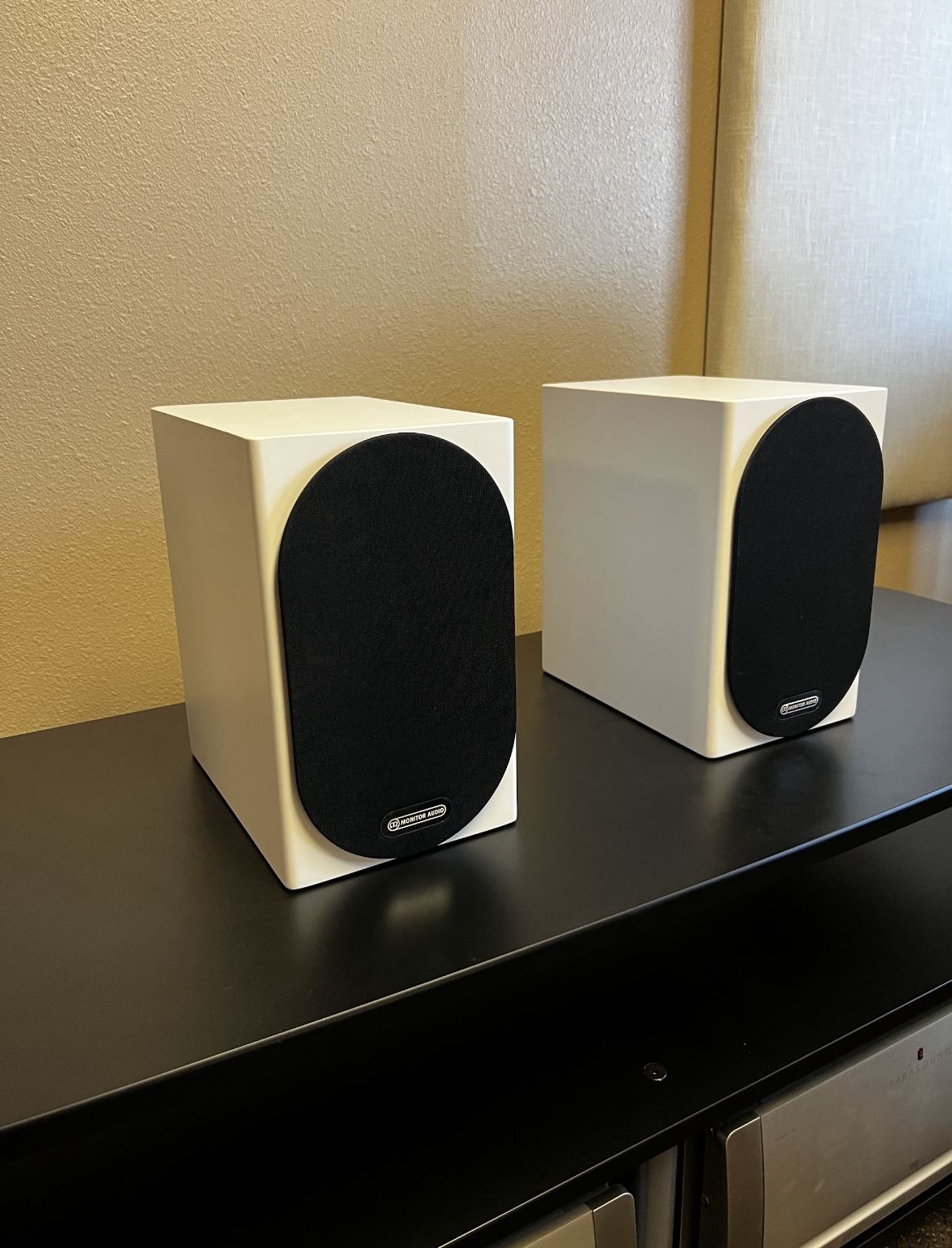 Monitor Audio Silver 50 With Stands 5