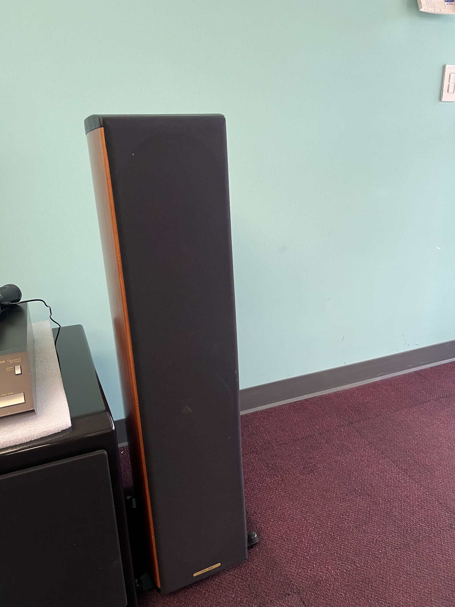 Sonus Faber Liuto Chestnut 7