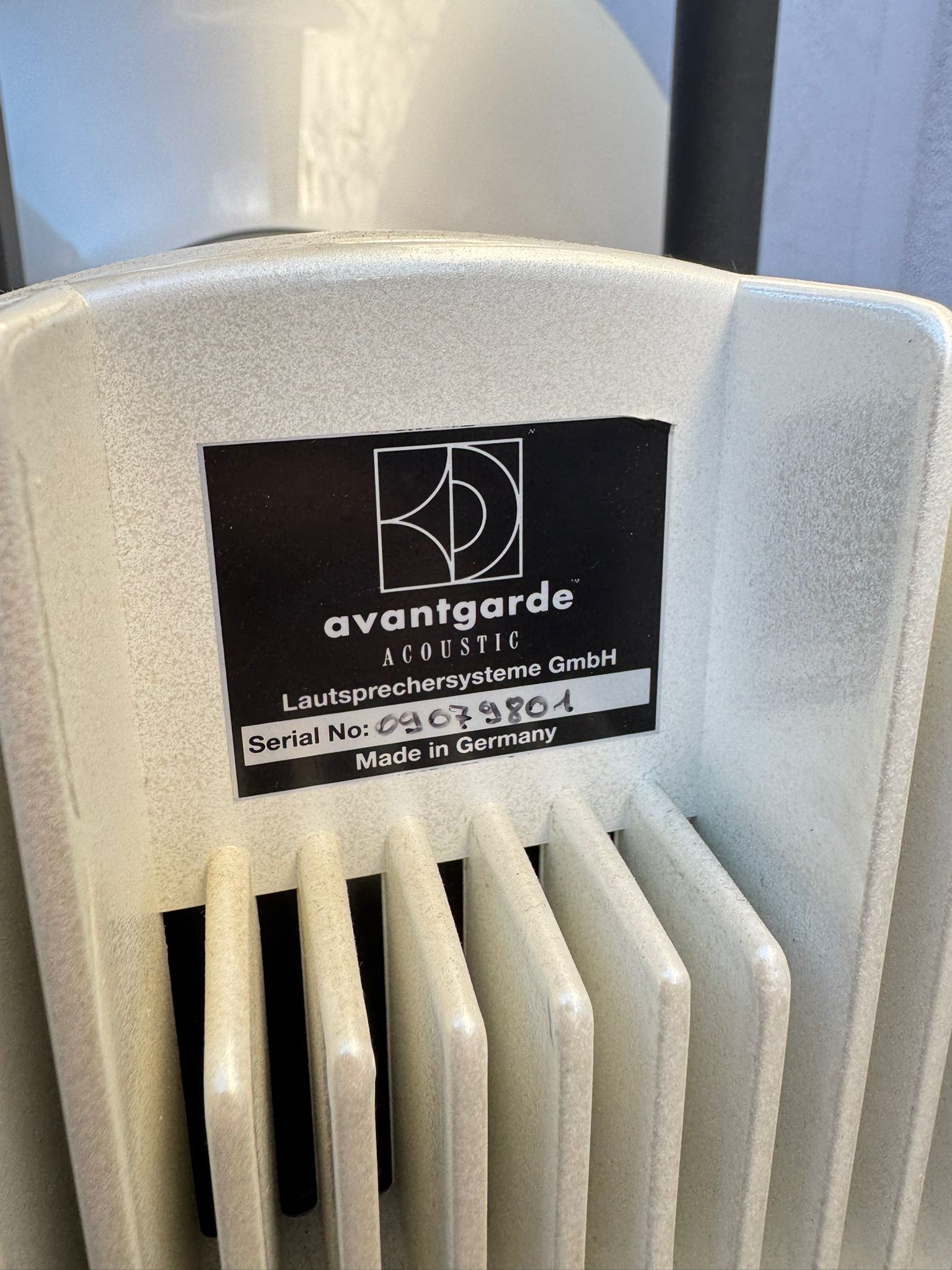 Avantgarde Trio G Horn speakers in white 16