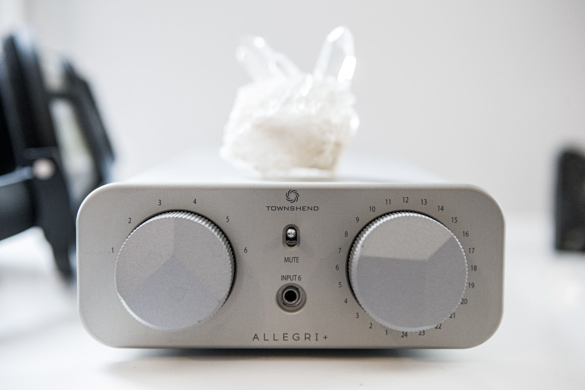 Townshend Audio Allegri+ preamplifier free worldwide sh... 11