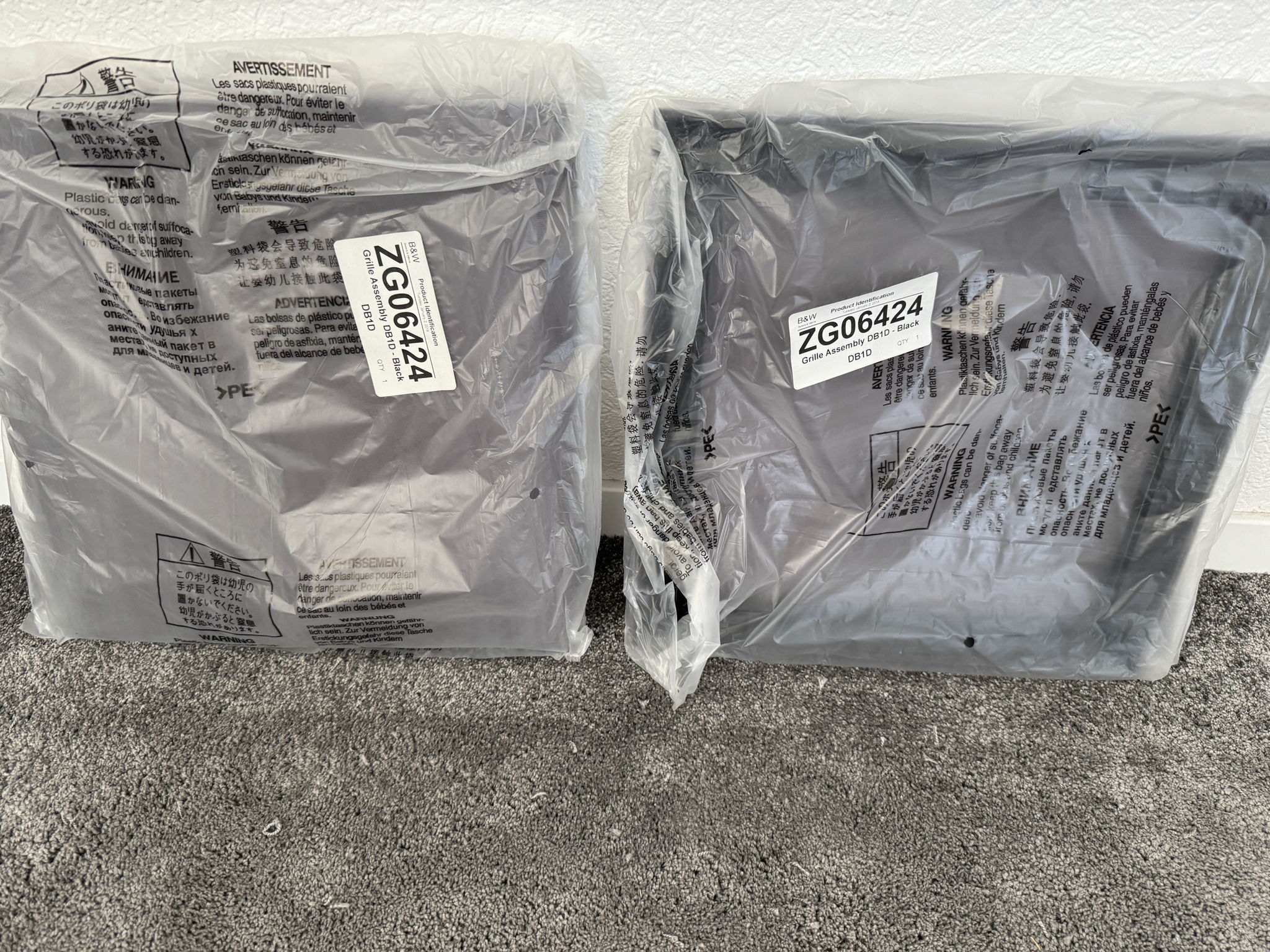 B&W (Bowers & Wilkins) DB1D active subwoofer in white 8