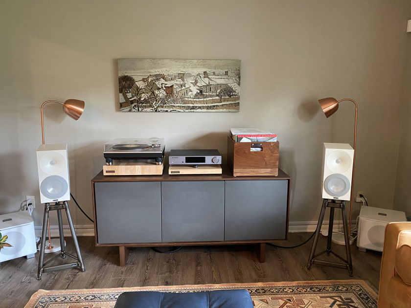 Amphion Argon 3S, 2 months old in perfect condition. All White