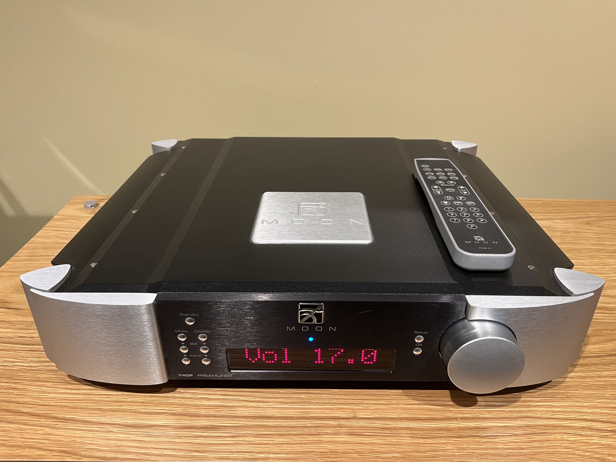 Simaudio Moon 740P Reference balanced preamplifier