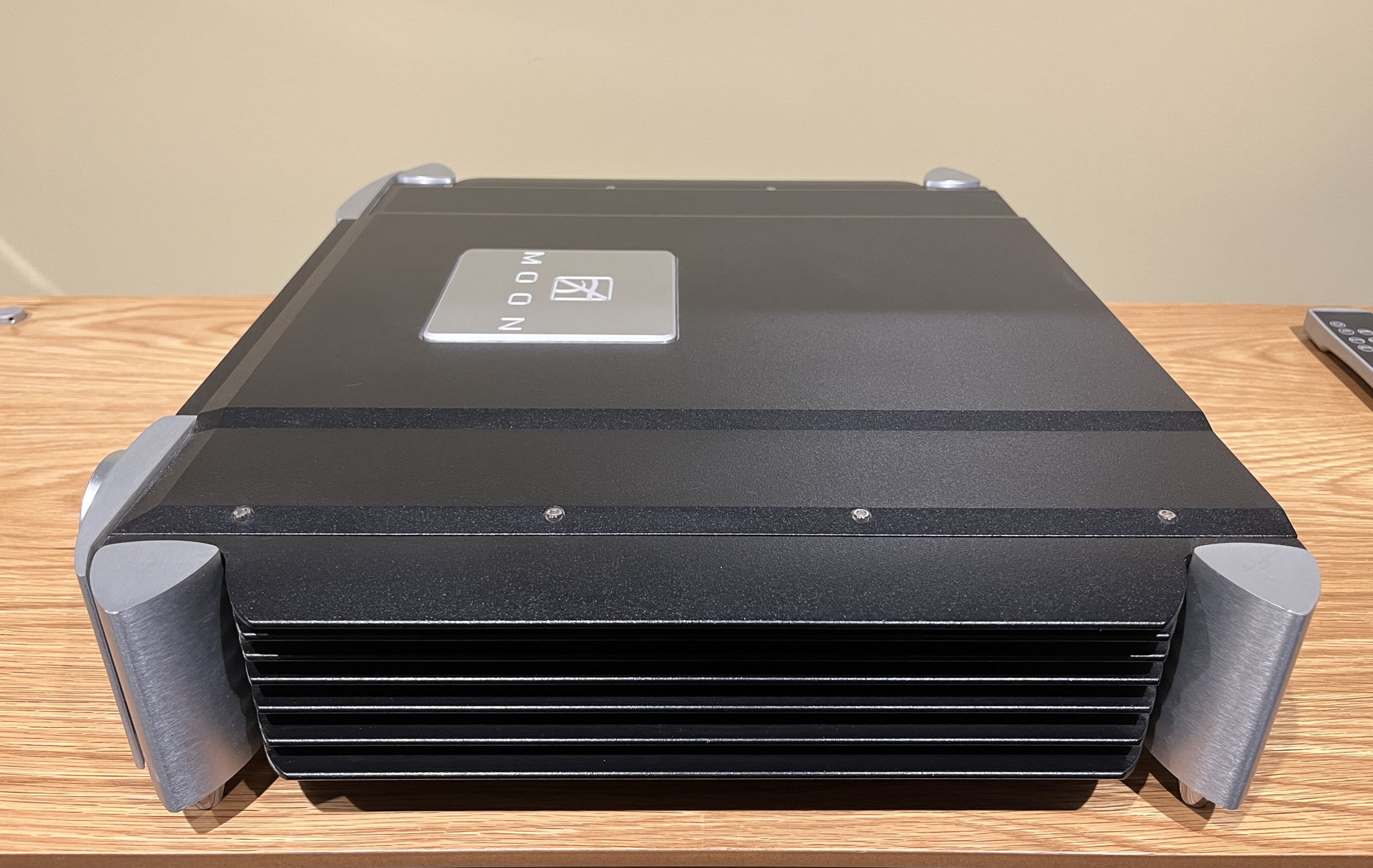 Simaudio Moon 740P Reference balanced preamplifier 7