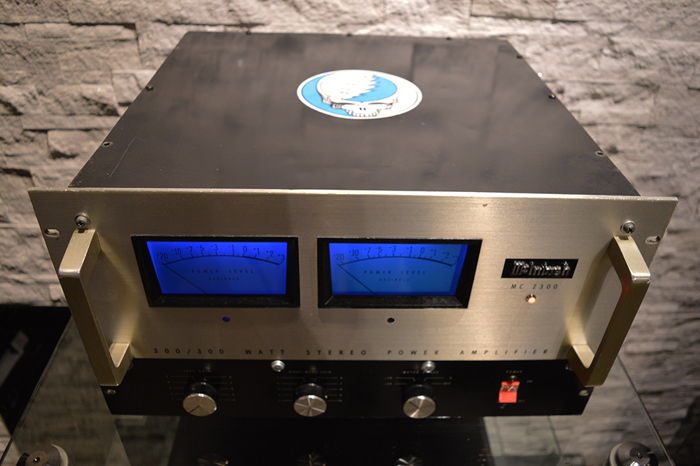 McIntosh MC-2300 Power Amplifier (300 wpc / 600 watts m...