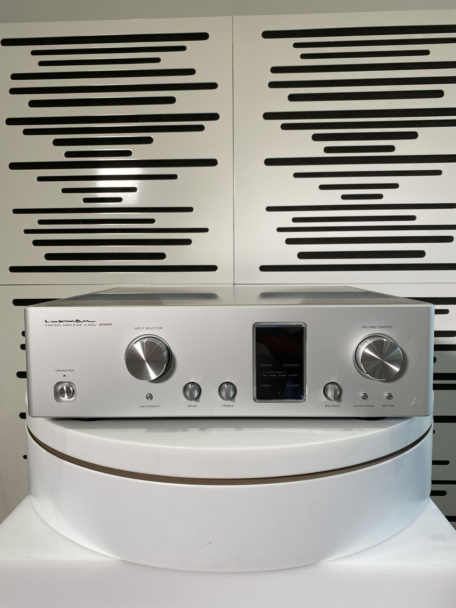 LUXMAN C-900u PREAMPLIFIER 2