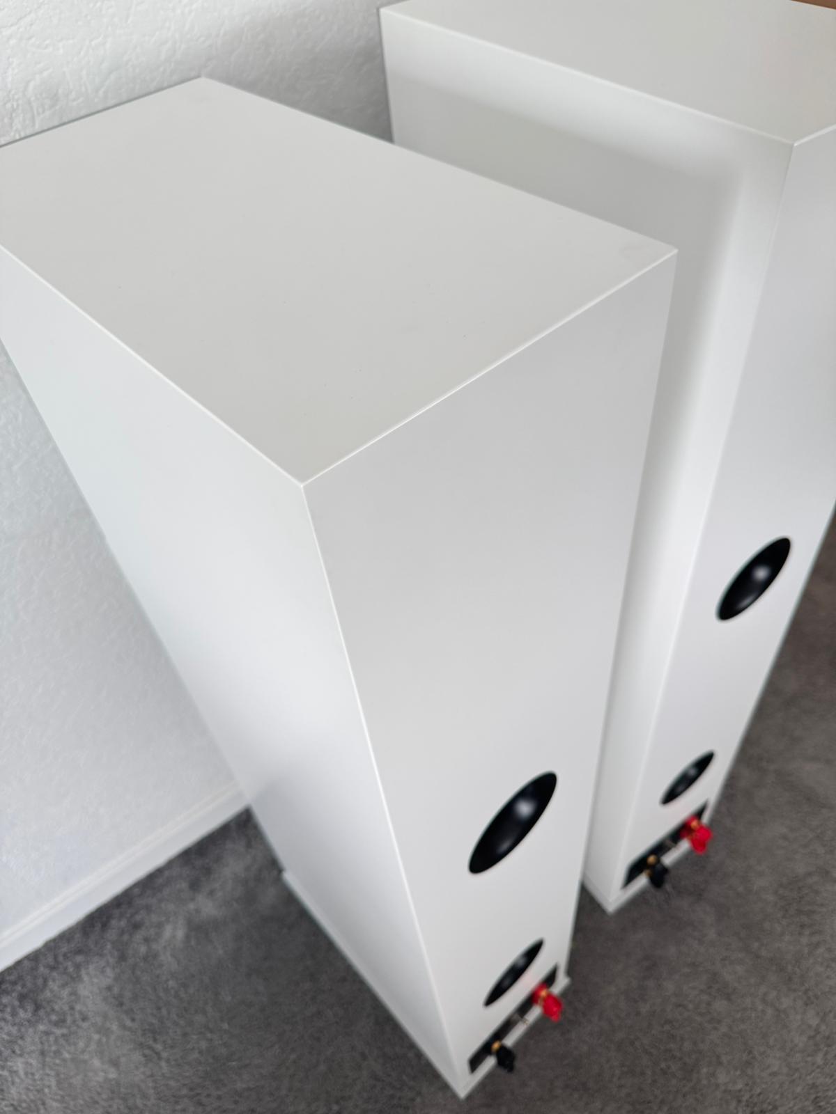 Burmester B28 speakers in white from 2025 12