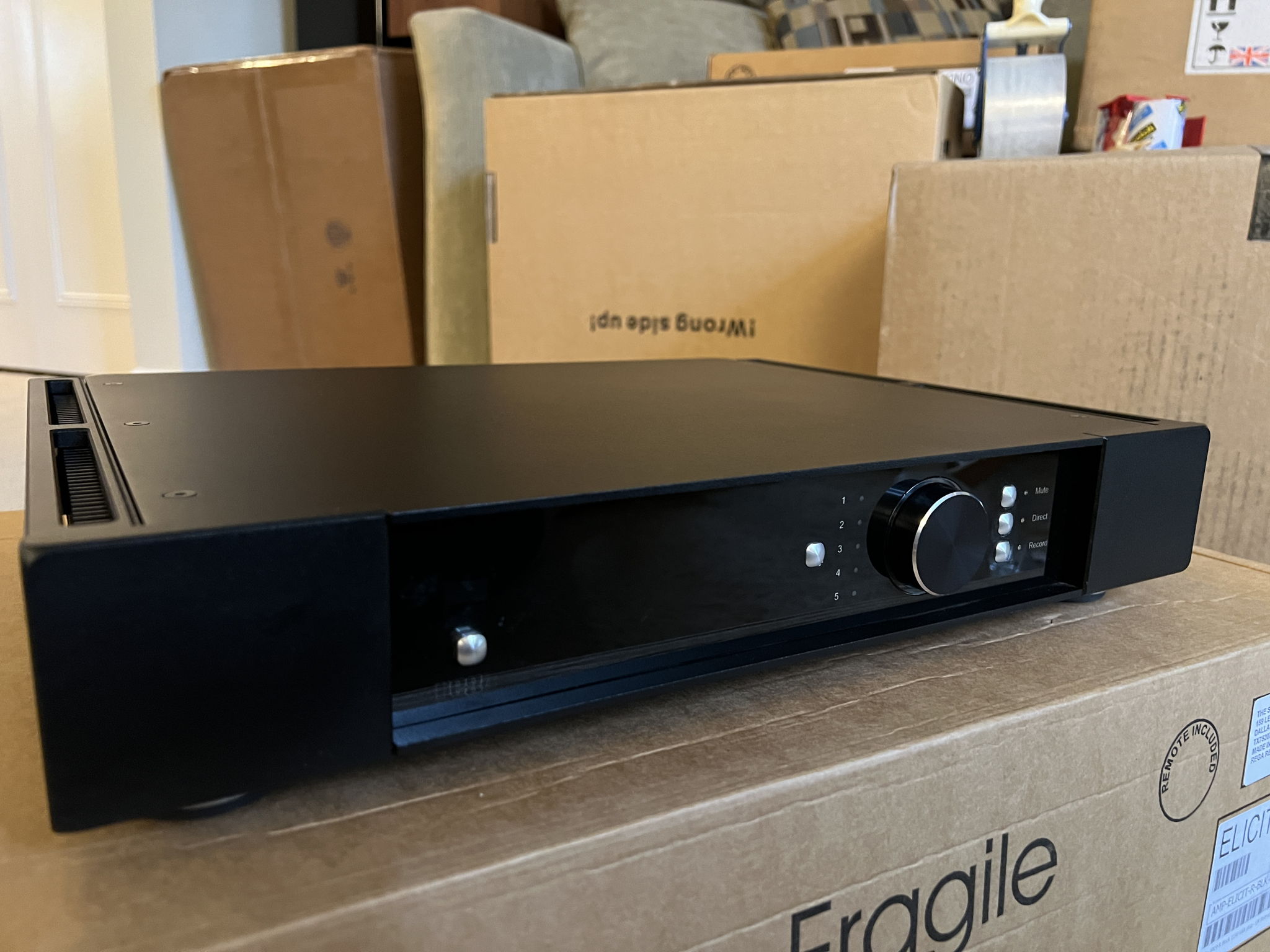 Rega Elicit-R Integrated Amp 2