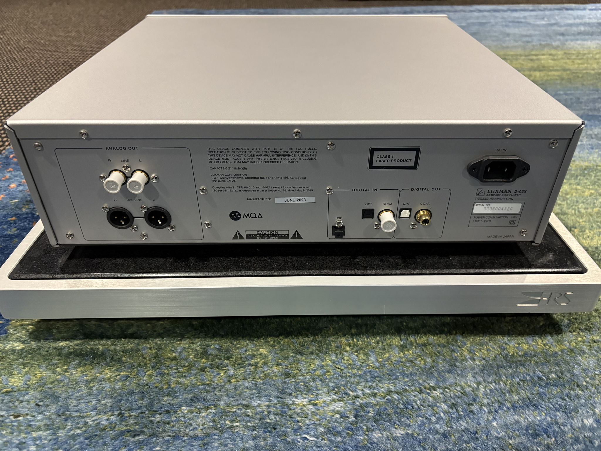 Luxman D-03X CD Player in Silver 2