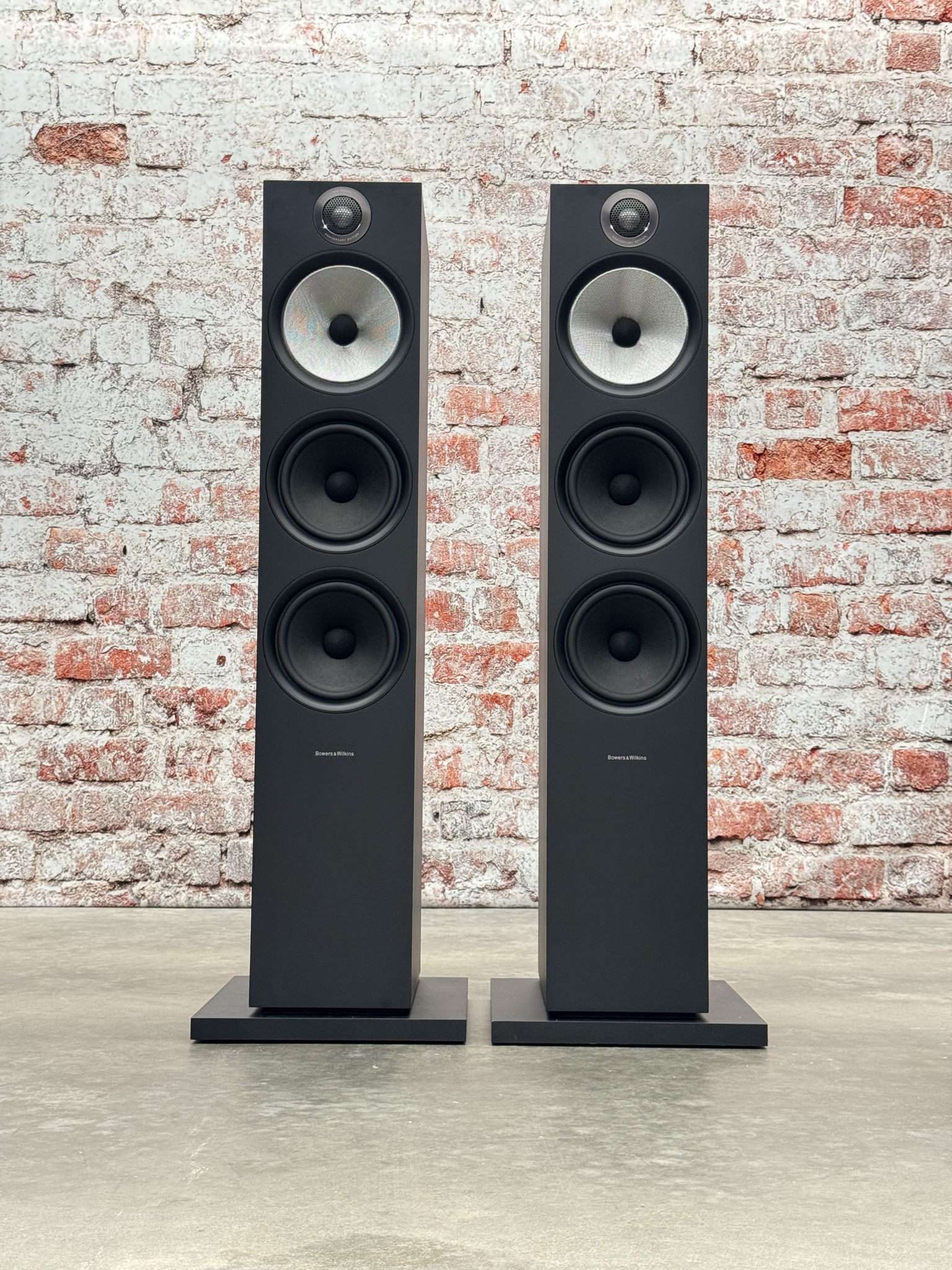 B&W (Bowers & Wilkins) 603 S2 in Black