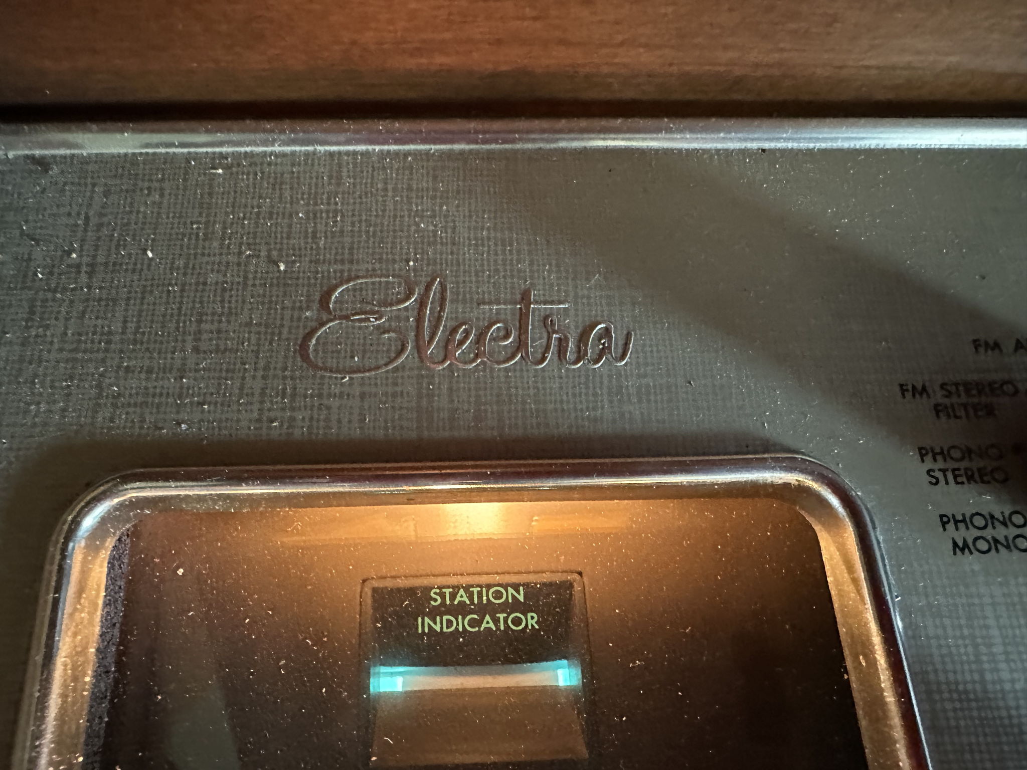 The Fisher Electra VIII console in working condition wi... 11