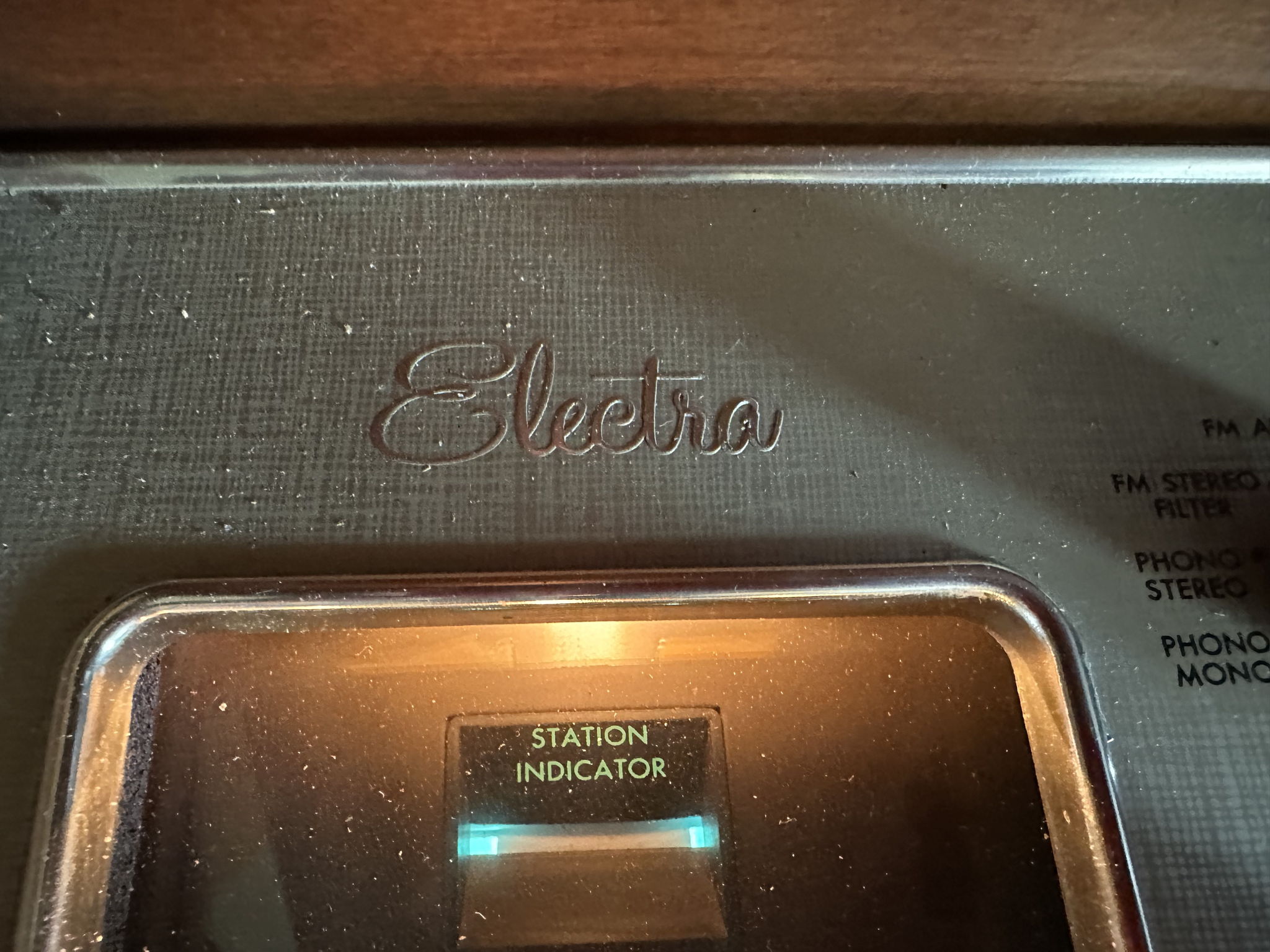 The Fisher Electra VIII console in semi-working conditi... 11