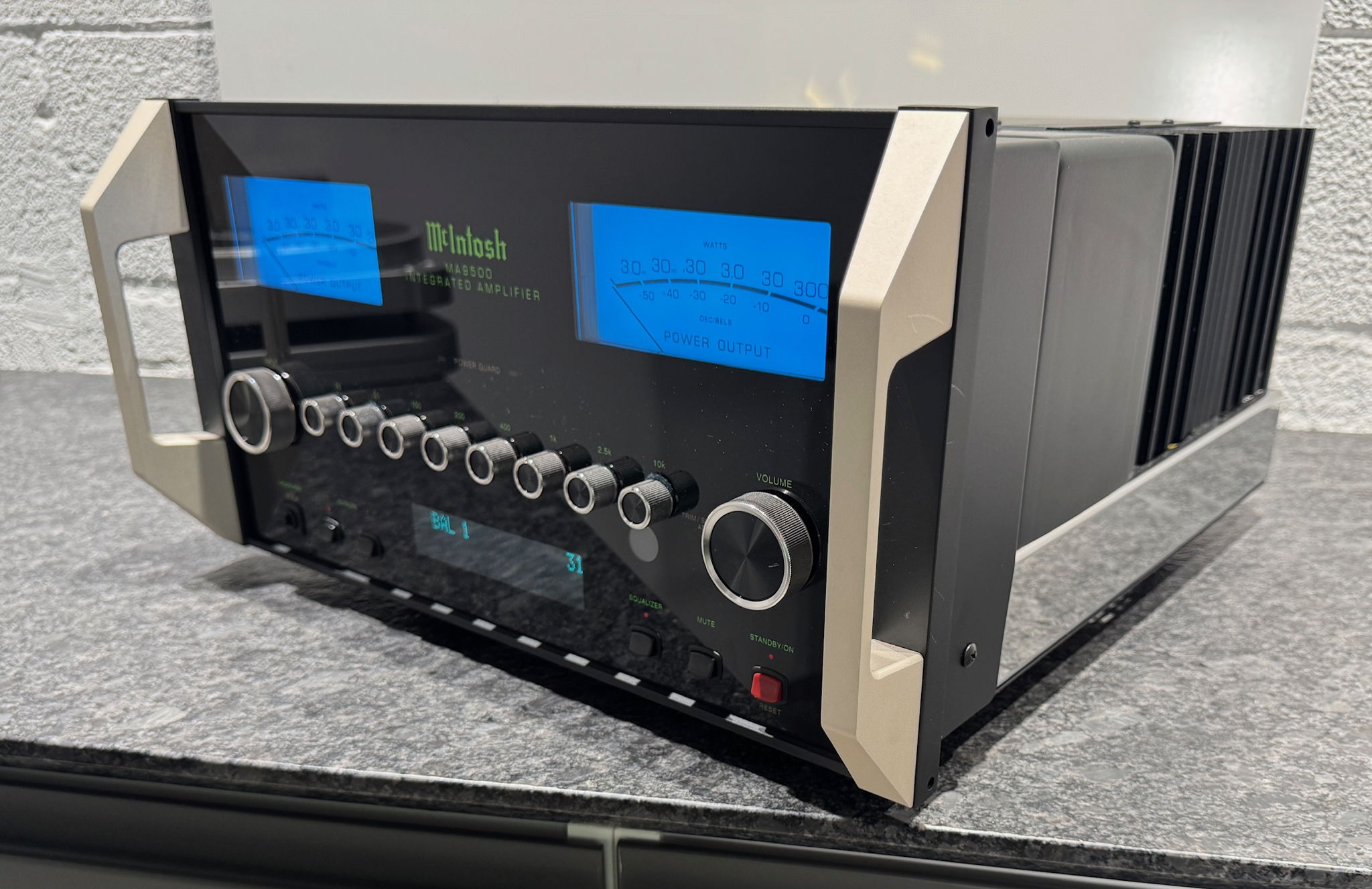 McIntosh MA9500 2-Channel Integrated Amplifier 3