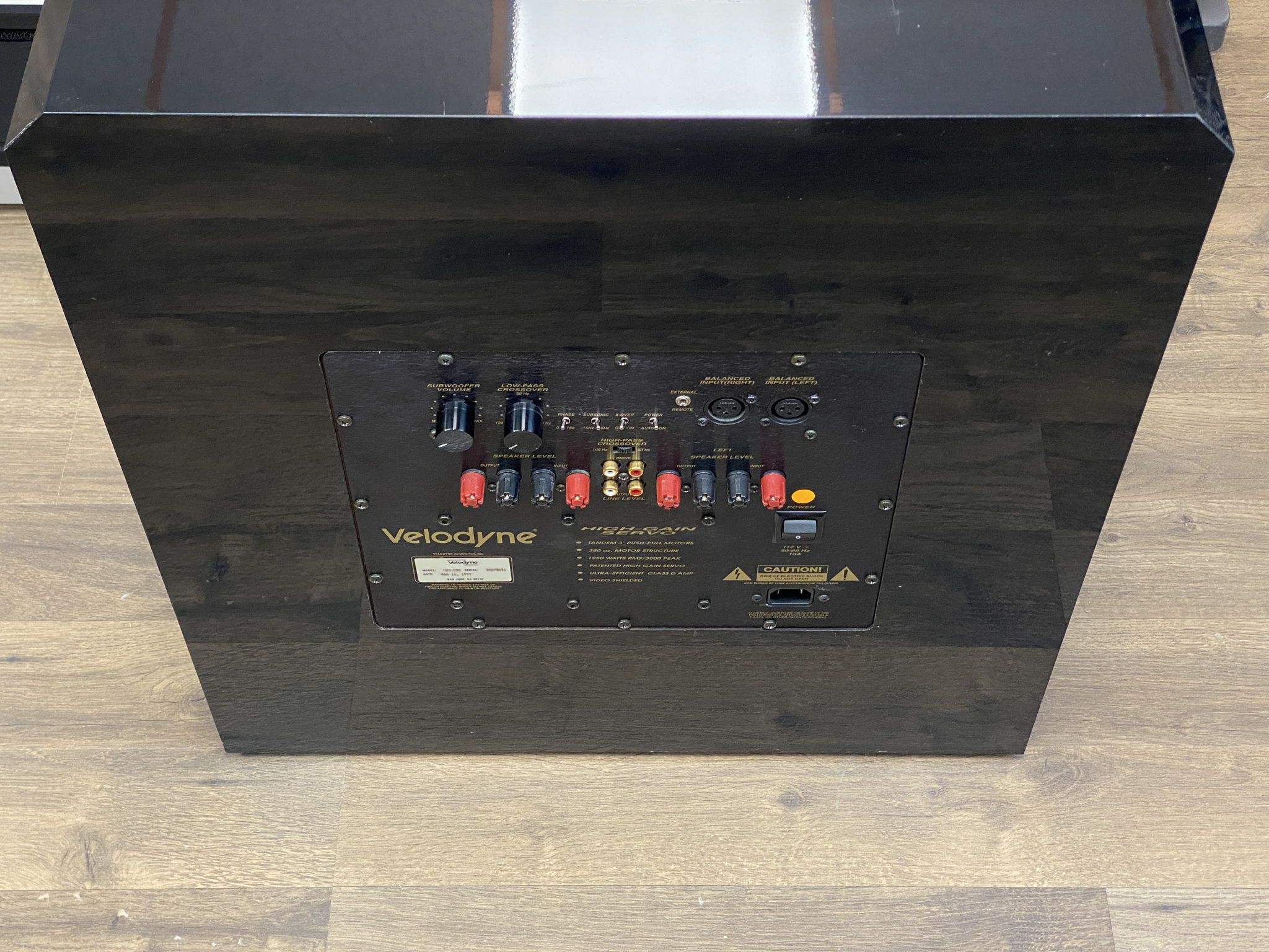 Legendary Velodyne HGS-18, high-end 18-inch powered sub... 4