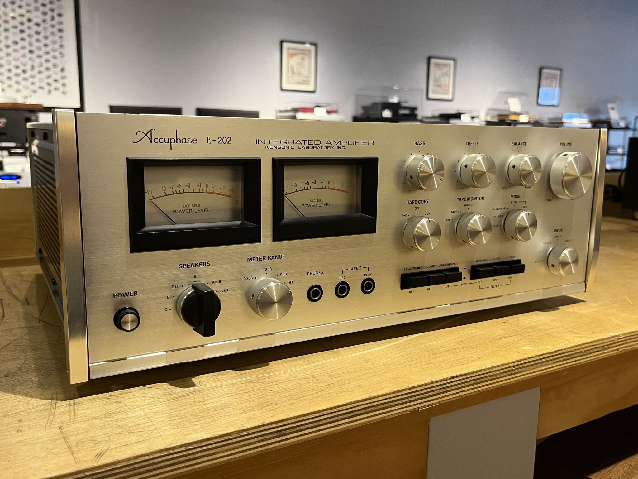 激レア‼︎】Accuphase E-202 激レア‼︎】Accuphase E-202 E-202