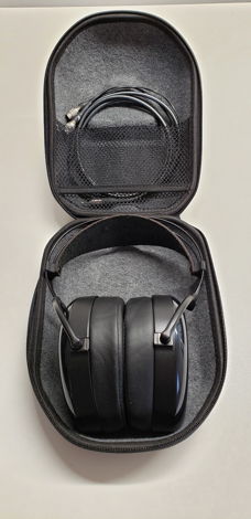 MrSpeakers Aeon Flow Closed-back Headphones with Moon A...