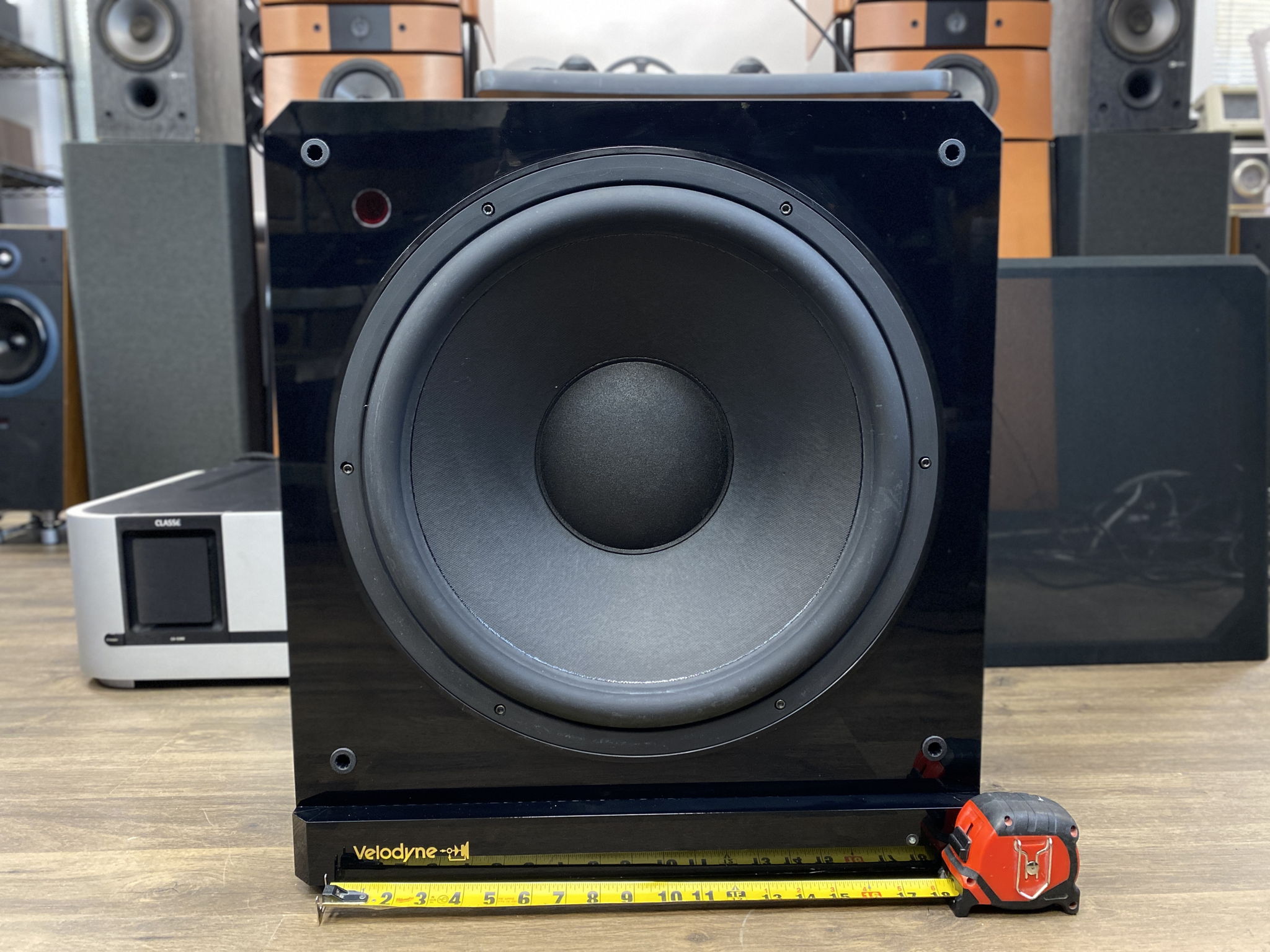 Legendary Velodyne HGS-18, high-end 18-inch powered sub...