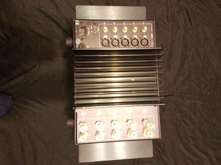 Classe CAV-180 5 channel amplifier