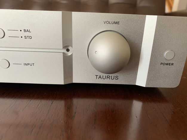 Auralic Taurus MkII Balance Headphone Amplifier: Silver...