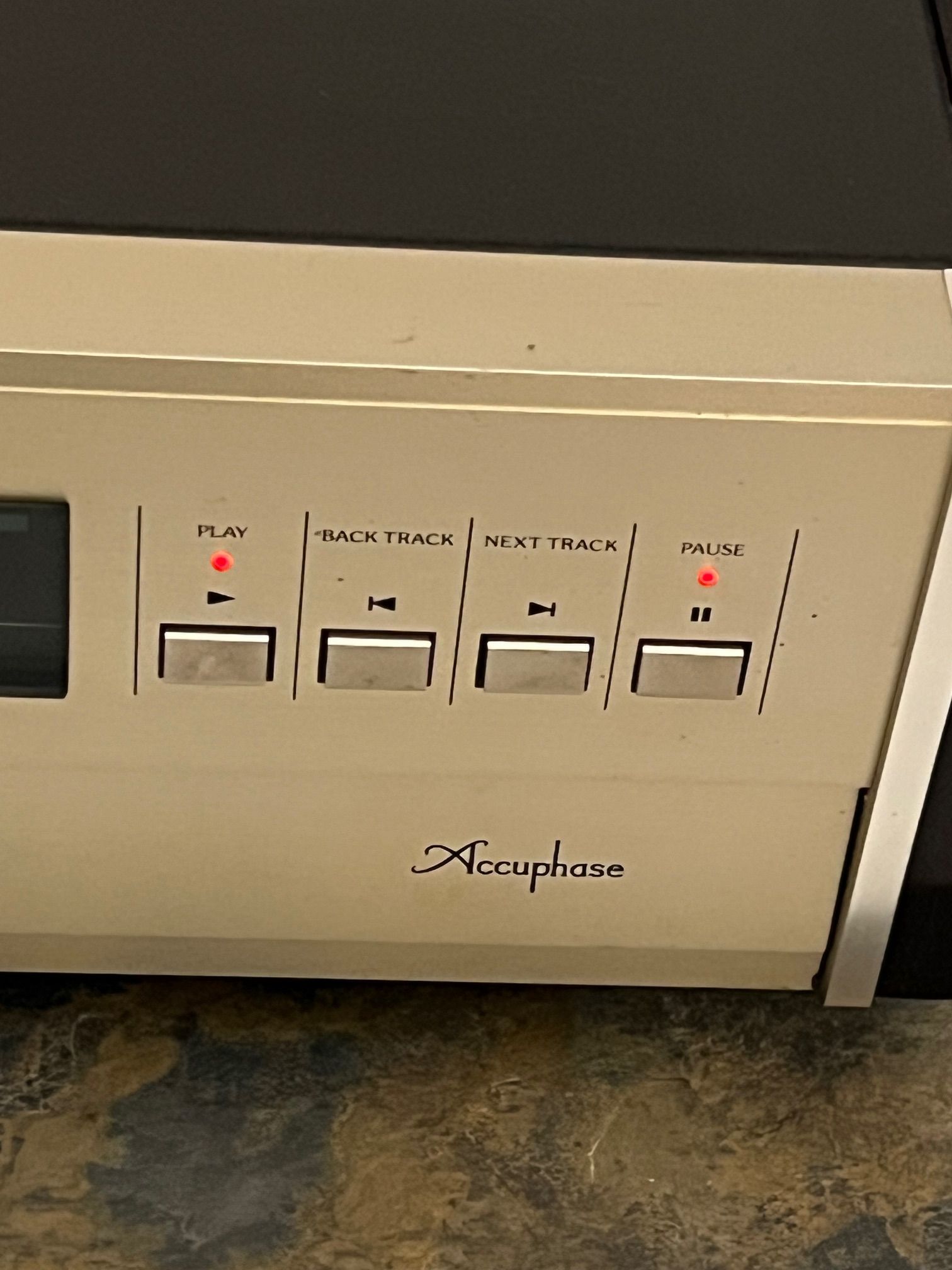 Accuphase DP-80L transport and DC-81L D/A converter 9