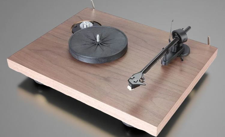 Pro-Ject Debut Carbon EVO Turntable with Rainier Cartri... 8