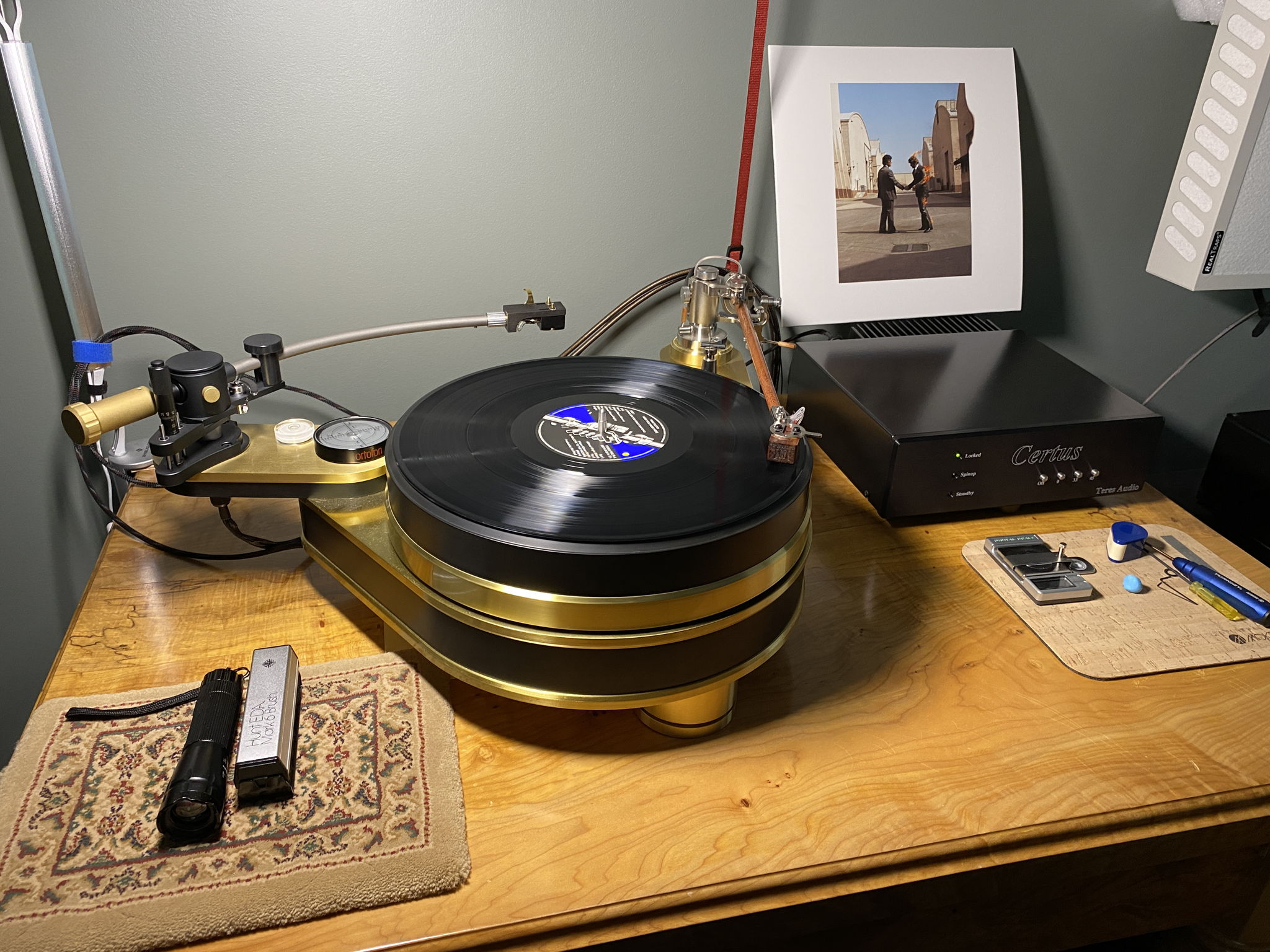 Solid platform to spin vinyl