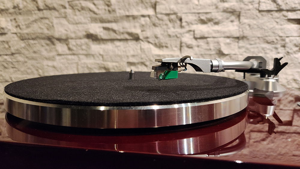 Teac TN-400S Belt-Drive Turntable with Phono Stage and ... 9