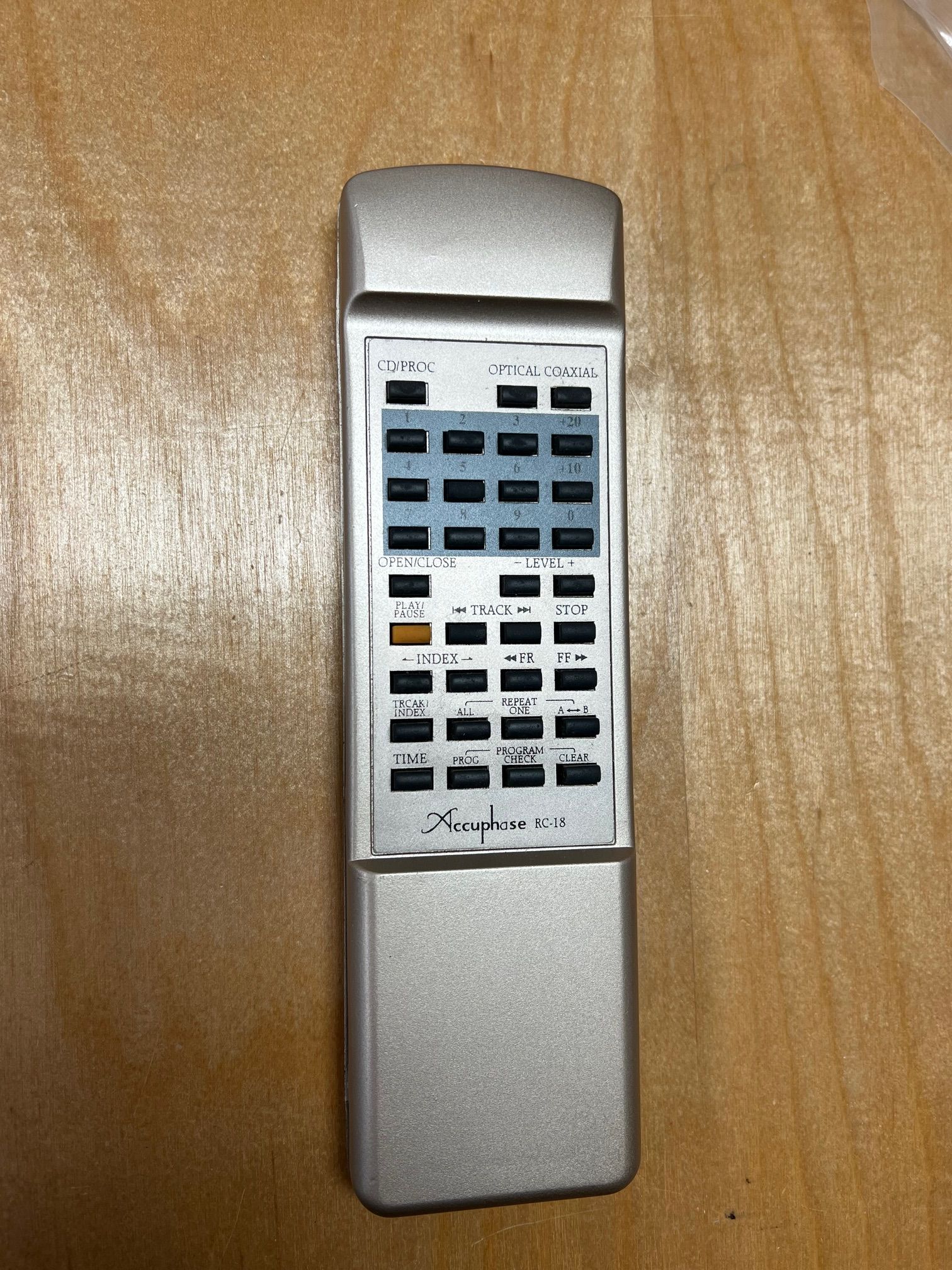 Accuphase DP-80L transport and DC-81L D/A converter 16