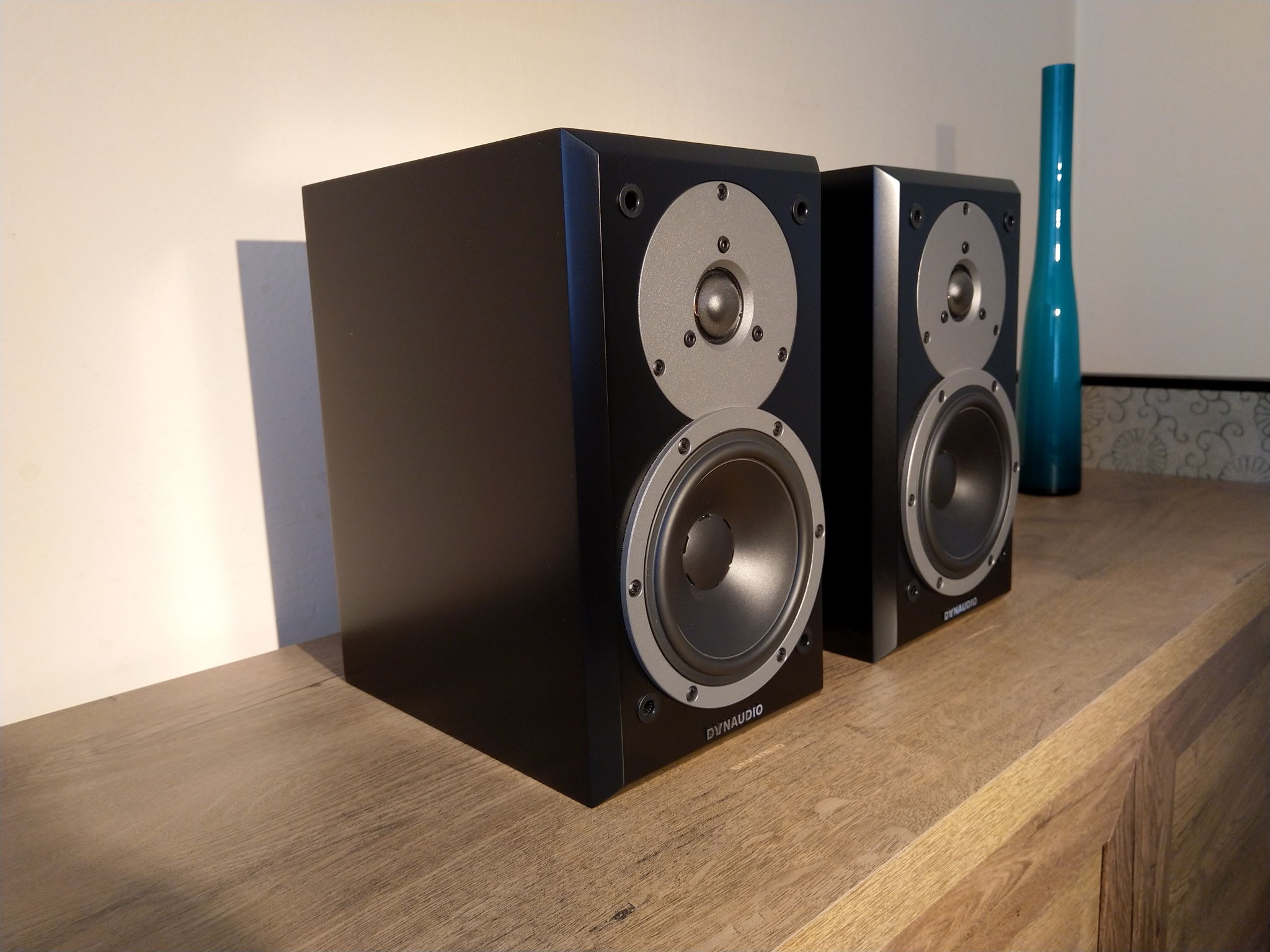 dynaudio emit m10 amplifier