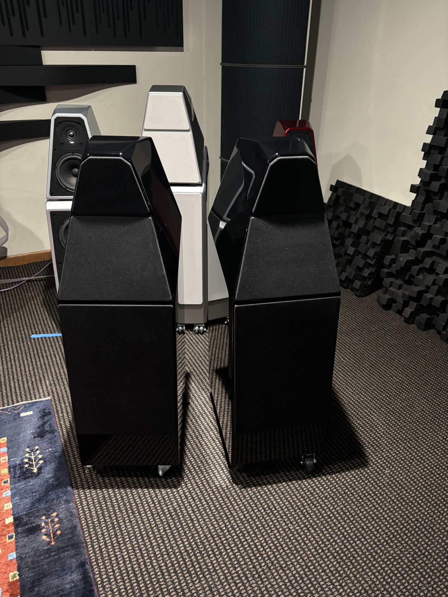 Wilson Audio Yvette Loudspeakers, Diamond Black, Certif... 2