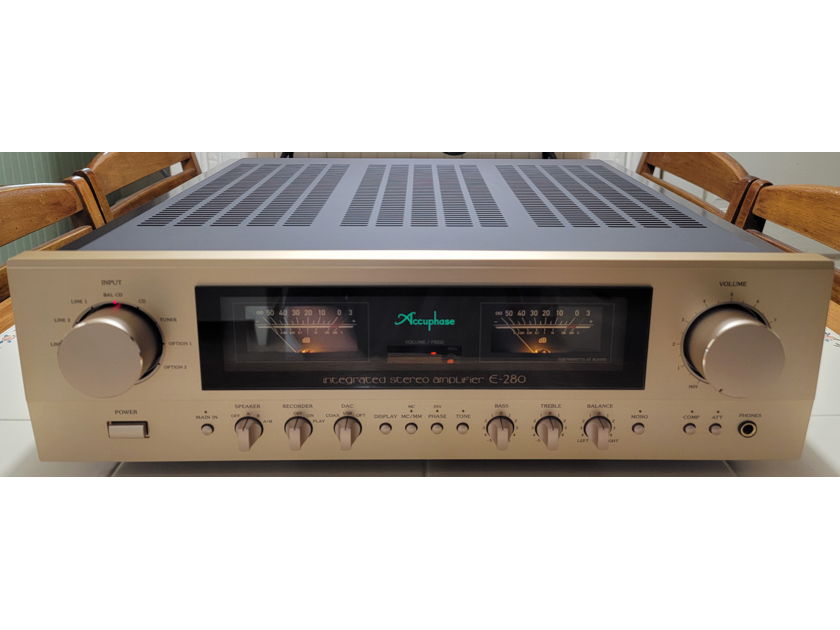 Accuphase E-280 with 2 DAC-60 cards