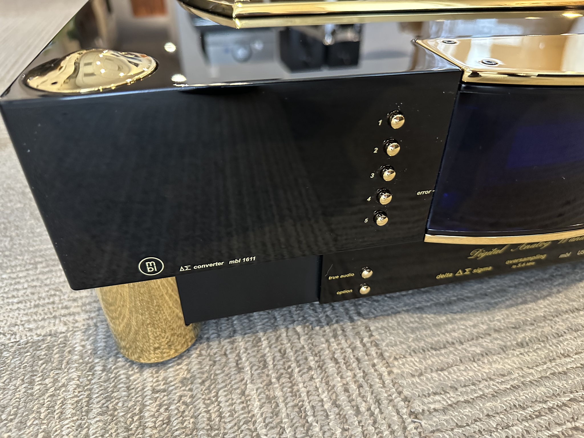 MBL 1611F Reference DAC (Black/Gold) 2