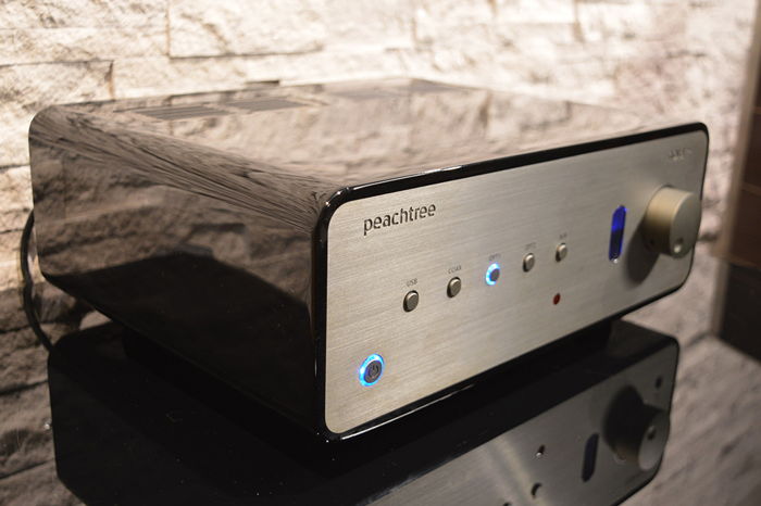 Peachtree Audio nova220SE Integrated Amp, DAC, Headphom...