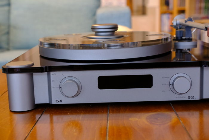 Turntable T+A G10 with RB900