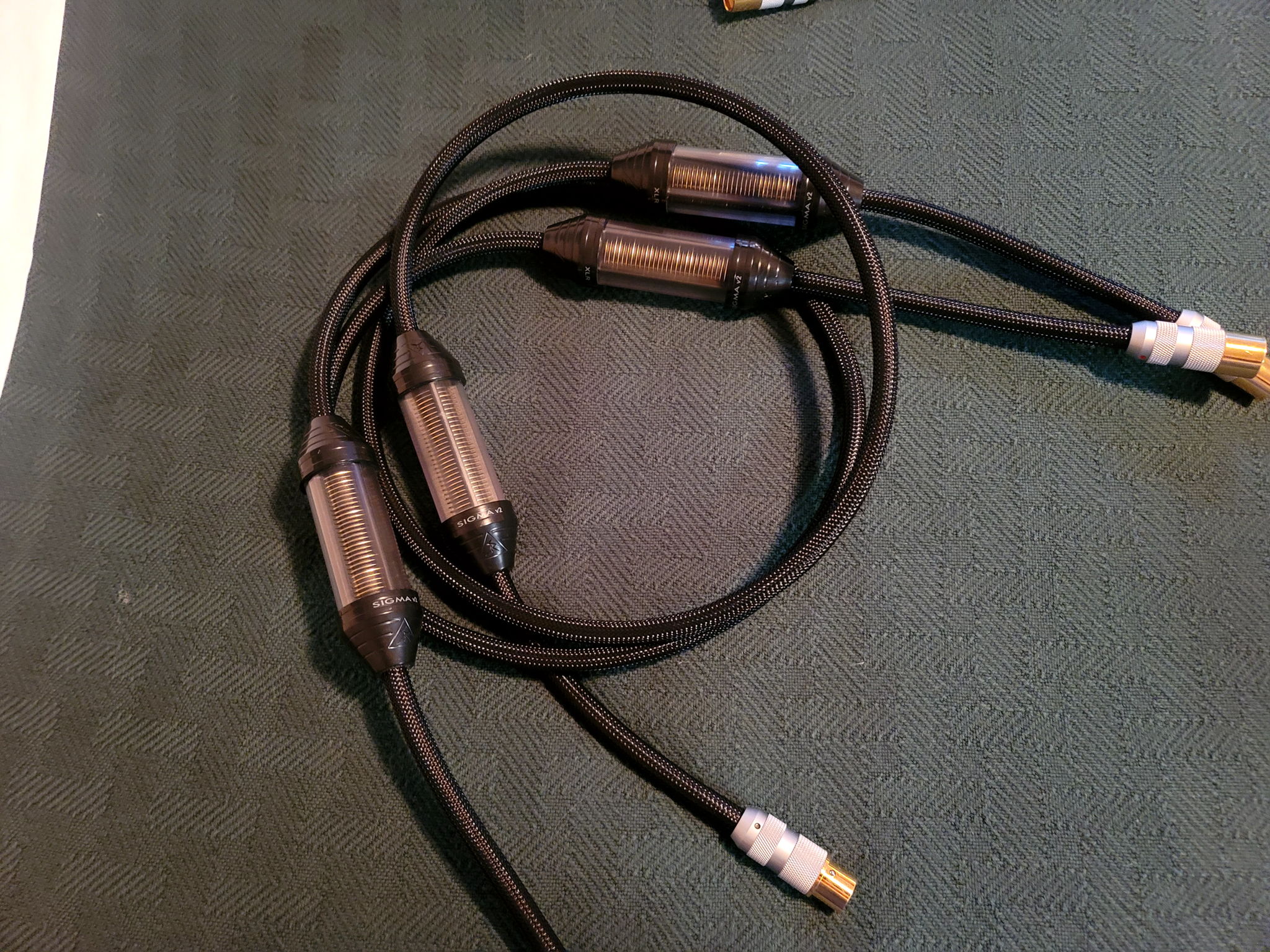 Shunyata Research Sigma v2 Intertconnects XLR 1.5M Sold 5