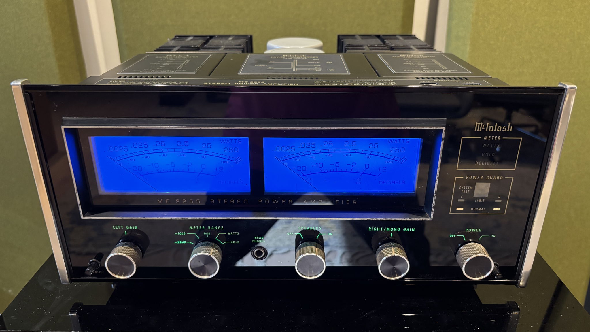 McIntosh MC2255 2-Channel Solid State Stereo Power Ampl... 6