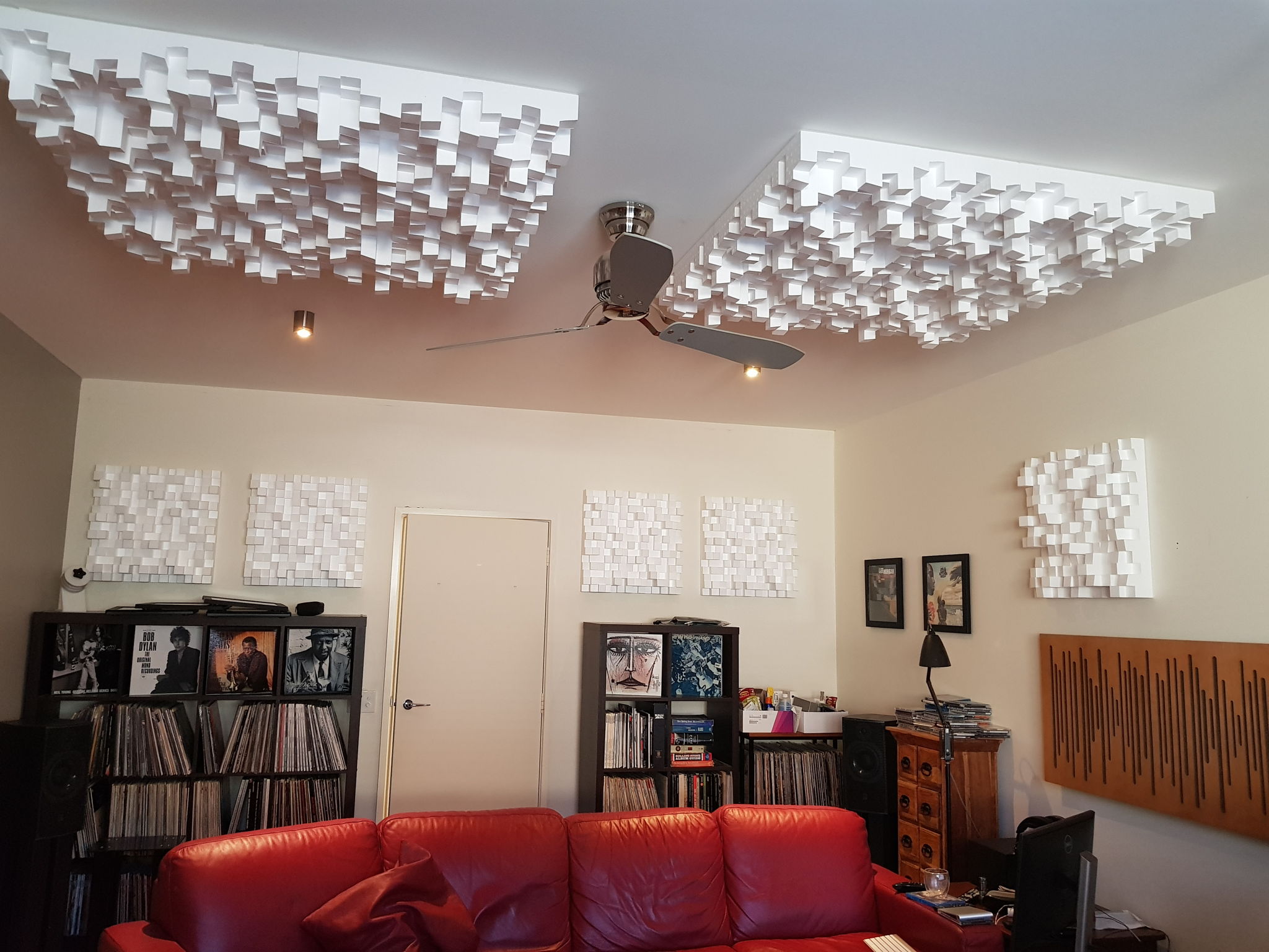 Diffusion panels on ceiling and back wall