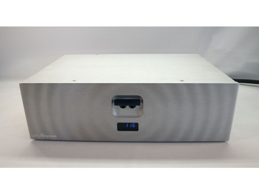 Audience ADEPT RESPONSE AR-12 12 OUTLET POWER CONDITIONER, INDIVIDUAL FILTERS, NEAR MINT