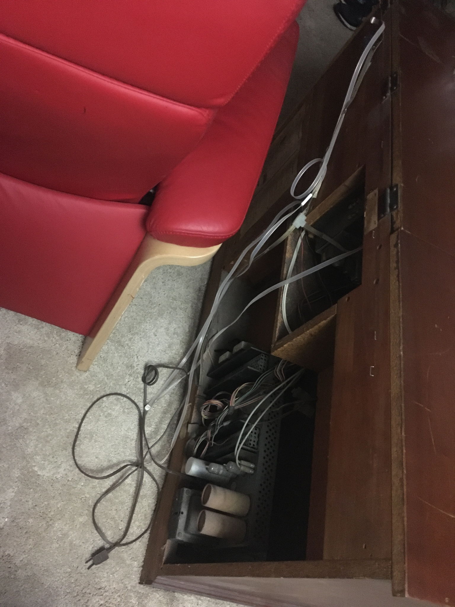 The Fisher Electra VIII console in semi-working conditi... 7