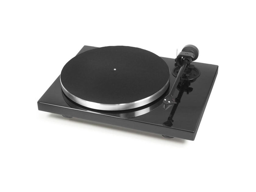 Pro-Ject 1Xpression Carbon Classic Turntable; Black; Ortofon 2M Silver (New) (22041)