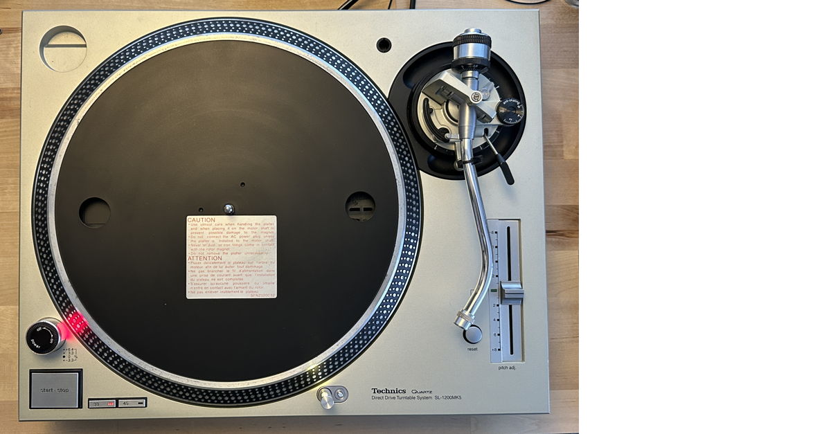 Beautiful Condition Technics SL-1200 MK5 T For Sale
