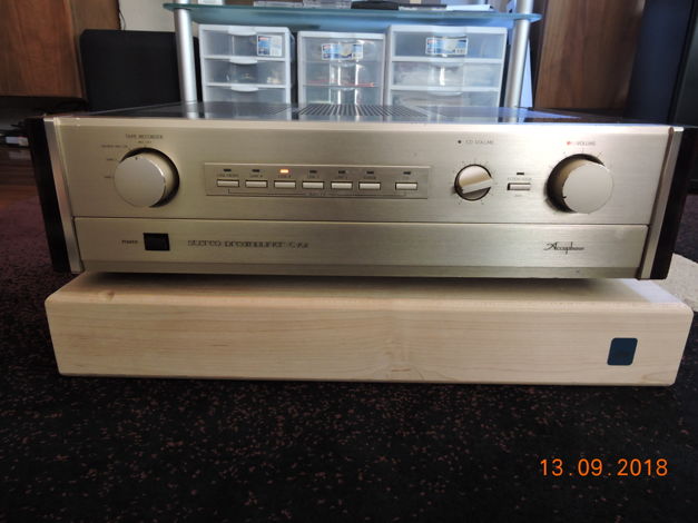 Accuphase C-202 Class A solid state preamp with Balance...