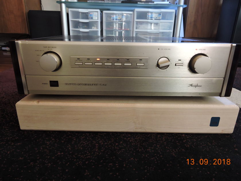 Accuphase C-202 Class A solid state preamp with Balance in and outputs