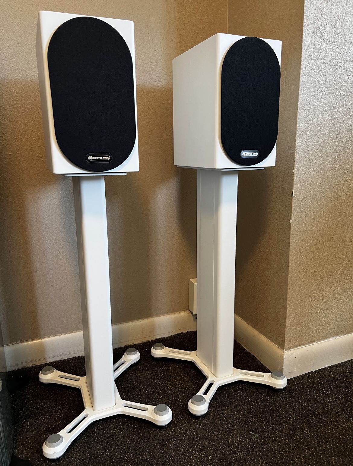 Monitor Audio Silver 50 With Stands