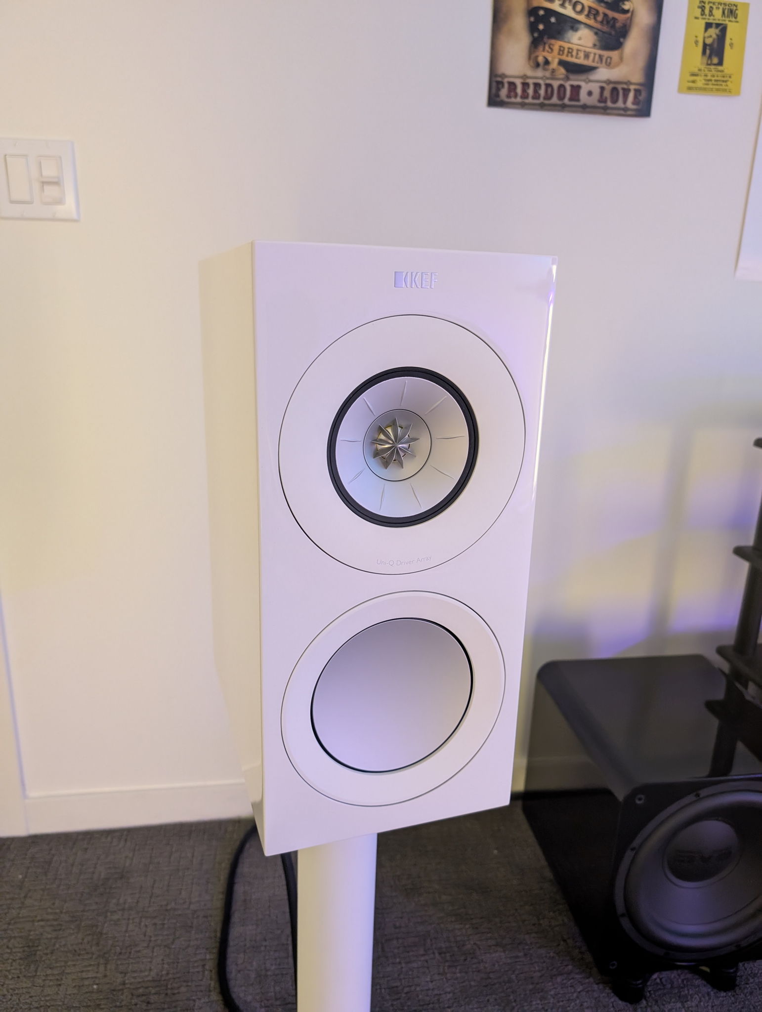 KEF R3 2