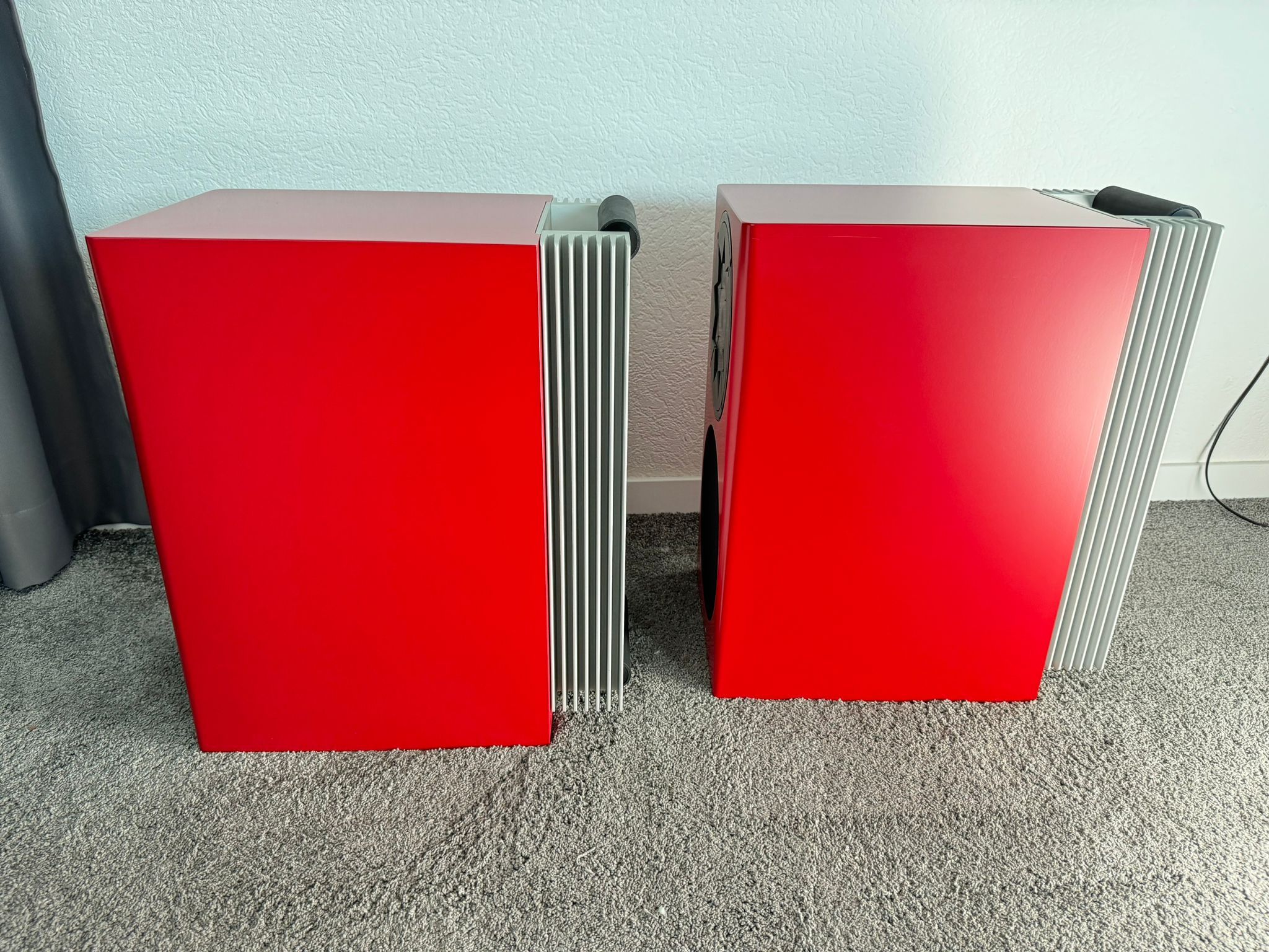 Manger GMBH MSMc1 speakers with stands in red 9
