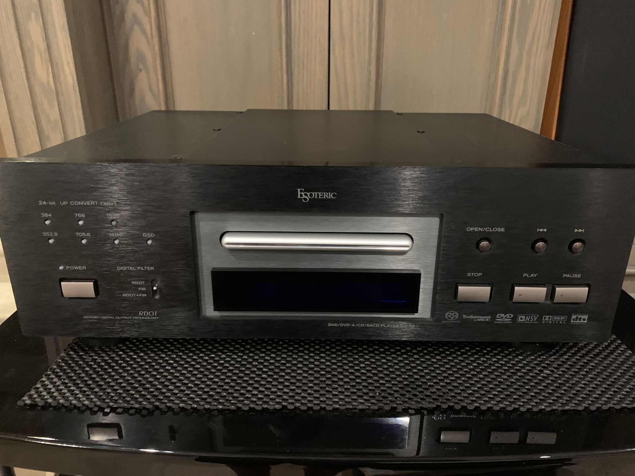 Esoteric CD/SACD/Universal Disk Player DV-50 Excellent ...