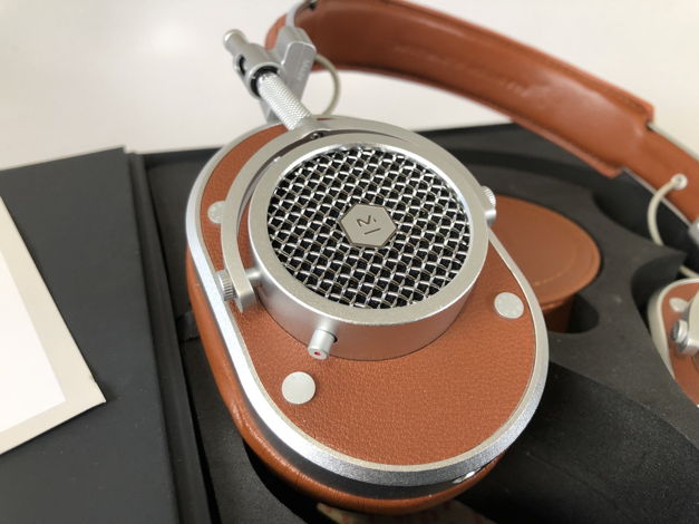 Master & Dynamic MH40 Headphones in Fine Leather, Mint